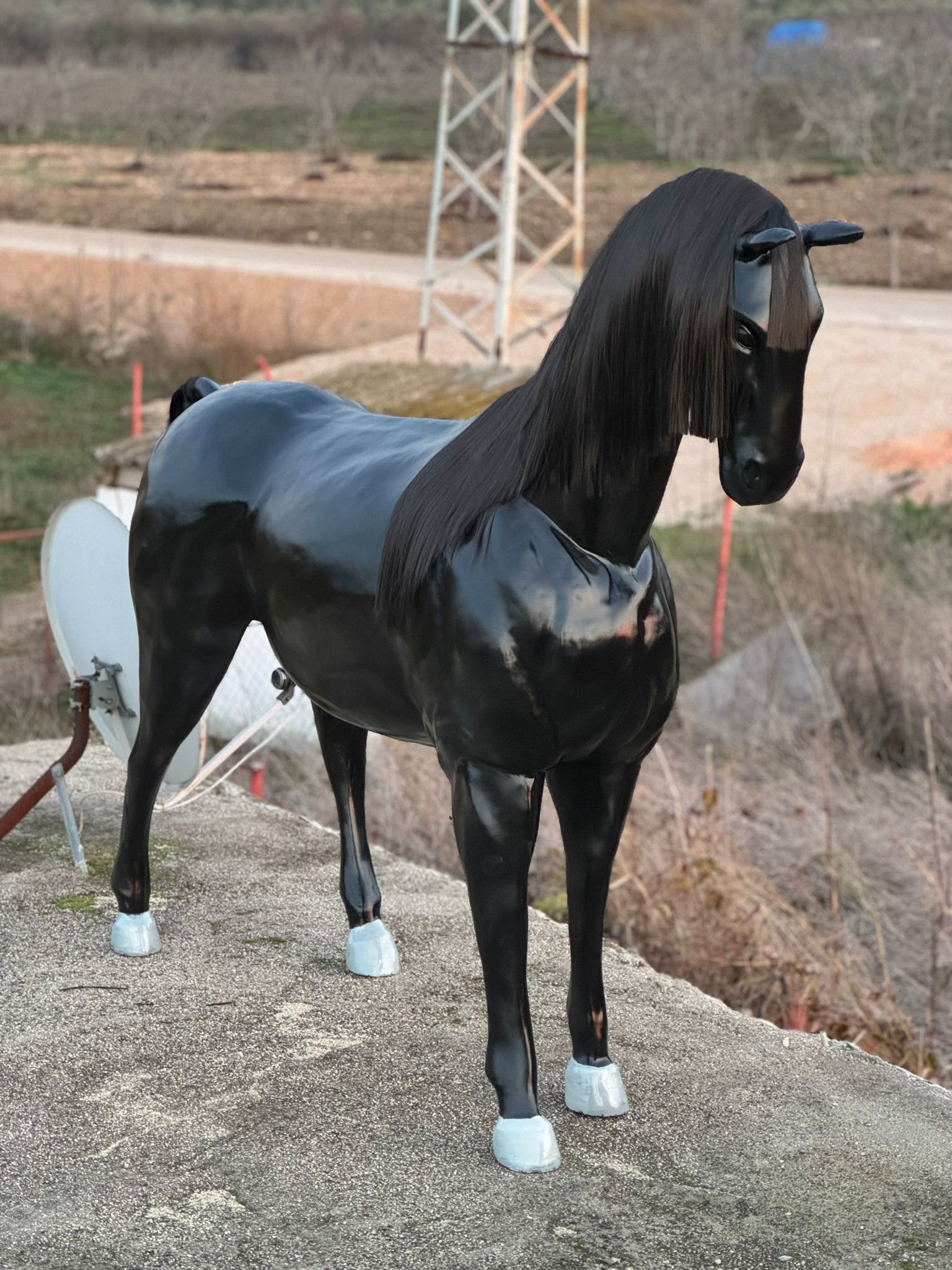 GERÇEK BOYUTLU AT HEYKELİ